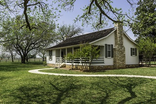 image of farm house